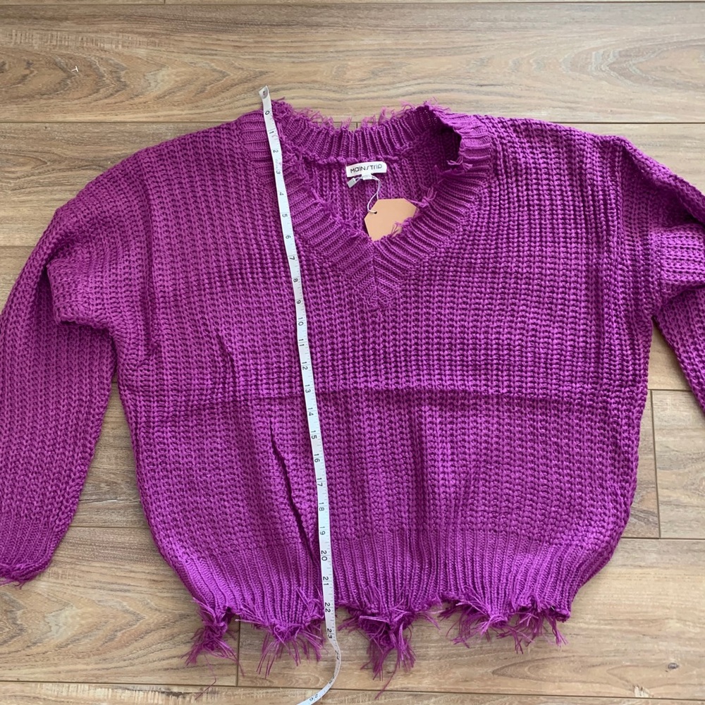 V-Neck Frayed Sweater - Picture 8 of 13